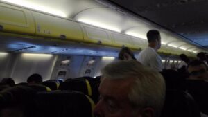 Miles de pasajaros est&aacute;n encerrados en los aviones desde hace m&aacute;s de tres horas