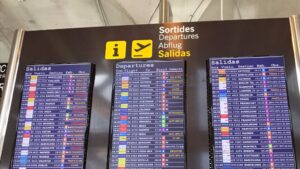pantallas aeropuerto turistas