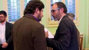 Ambos, conversando el mi&eacute;rcoles en el Parlament