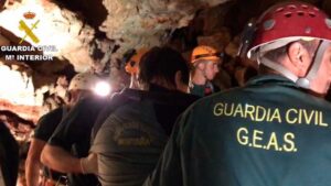 Gr&agrave;cia, escoltado por los efectivos del GEAS