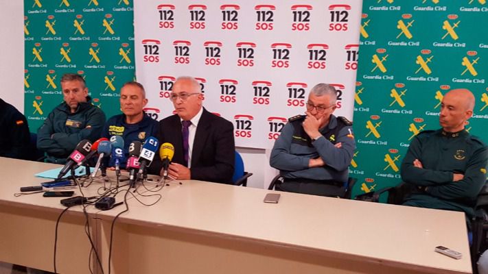 El Coronel Barceló y el Cap de Emergències, Pere Perelló, junto al resto de efectivos