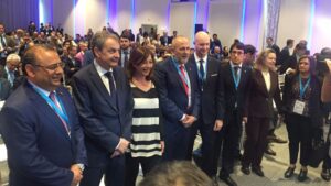 El expresidente junto al resto de autoridades