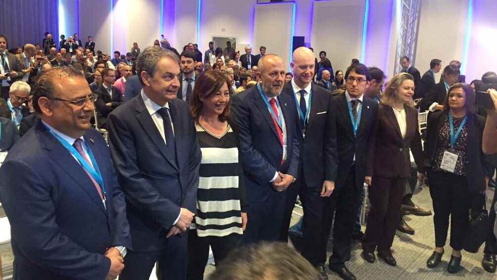 El expresidente junto al resto de autoridades