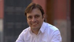 El socialista Francesc Miralles es la diana de las cr&iacute;ticas que salen del Observatori