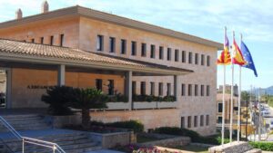 Sede del Ayuntamiento de Calv&iacute;a