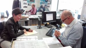 La gerente de Aptur, registrando enmiendas al proyecto de modificaci&oacute;n de la Ley