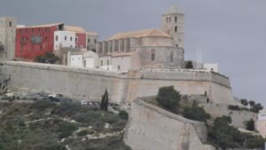 dalt vila muralla catedral
