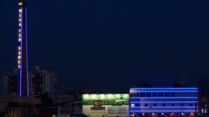 As&iacute; luce la antigua estructura de noche