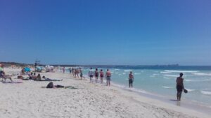 playa turistas calor