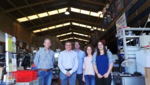 Ayuntamiento y Deixalles despu&eacute;s de renovar el convenio