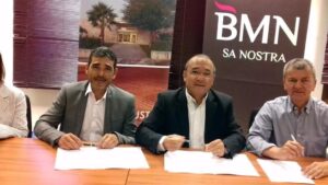 Momento de la firma del convenio