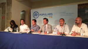 Vicente Roig (dcha) pasa a ser vicesecretario general de relaciones institucionales