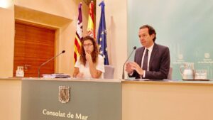 Pilar Costa y Marc Pons presentan el decreto