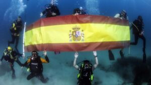 bandera bajo el agua