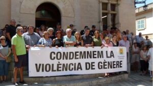 Concentraci&oacute;n por el asesinato de una mujer a manos de su pareja en Alc&uacute;dia