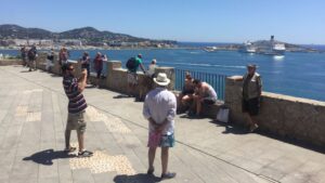 turistas al sol