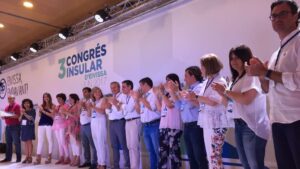 Jos&eacute; Vicente Mar&iacute; Bos&oacute; junto a su equipo