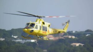 Helic&oacute;ptero ambulancia del 061 despegando del helipuerto de Formentera