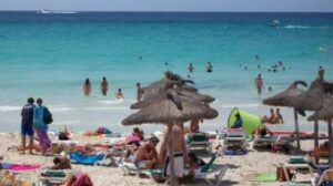 Es Trenc no cuenta con servicios desde el derribo de los chiringuitos.