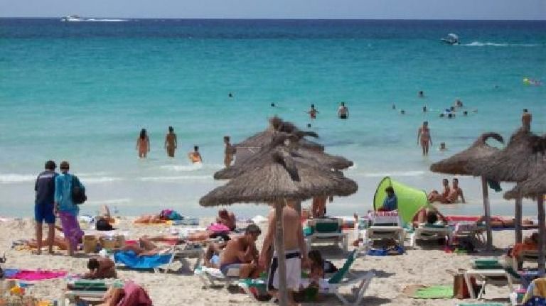 Es Trenc no cuenta con servicios desde el derribo de los chiringuitos.