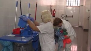 Las trabajadoras afectadas por los impagos son casi 400.