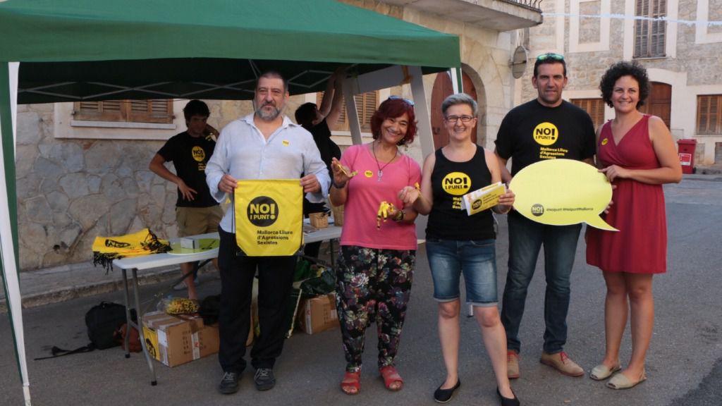 El alcalde de Mancor junto a miembros del Consell presentaron la campaña