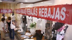 rebajas tienda comercio escaparate