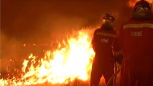 Est&aacute; prohibido encender hogueras en la playa y cualquier otro tipo de fuego