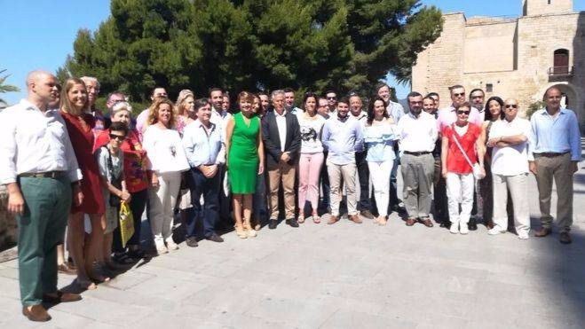 Imagen de Marga Durán en compañía de afiliados