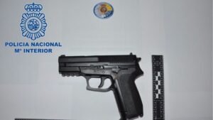 Imagen de la falsa pistola del atracador de Manacor