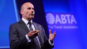 El consejero delegado ABTA, Mark Tanzer, anuncia mano dura contra los estafadores