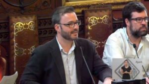 El alcalde saliente y el entrante