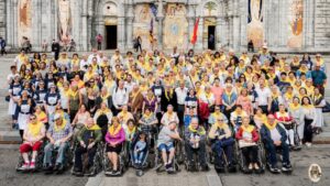 Imagen al pie de la escalinata de los peregrinos