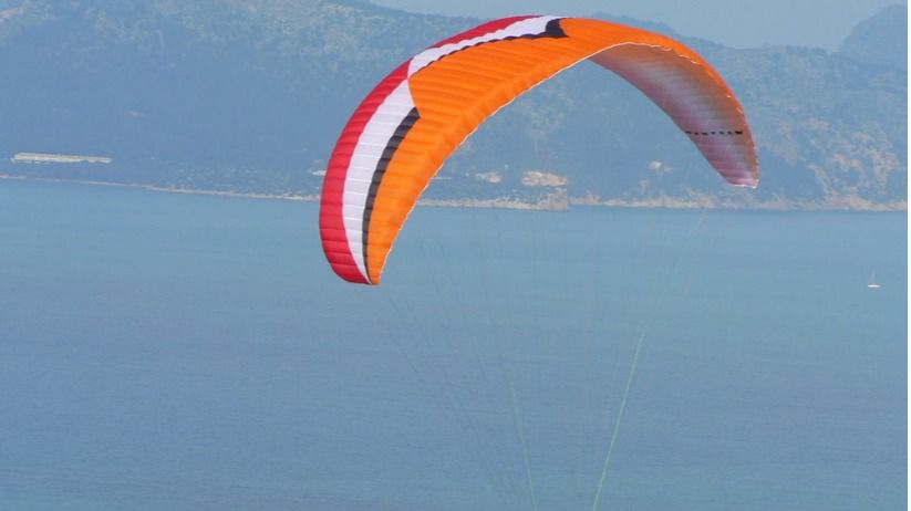 La escuela de parapente situada es el Puig de Sant Martí es una de las más conocidas