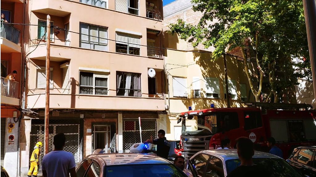 Edificio de la calle Benet Pons en el que se ha producido el segundo incendio