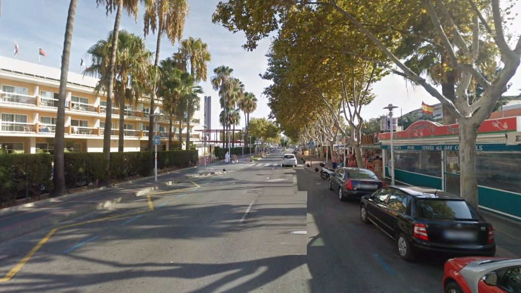 Imagen de la Avenida de l'Olivera, una de las calles principales de Magalluf