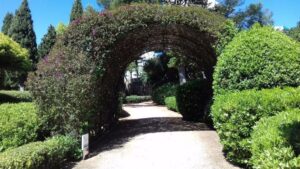 Los jardines ocupan una superficie total de 9.155 metros cuadrados