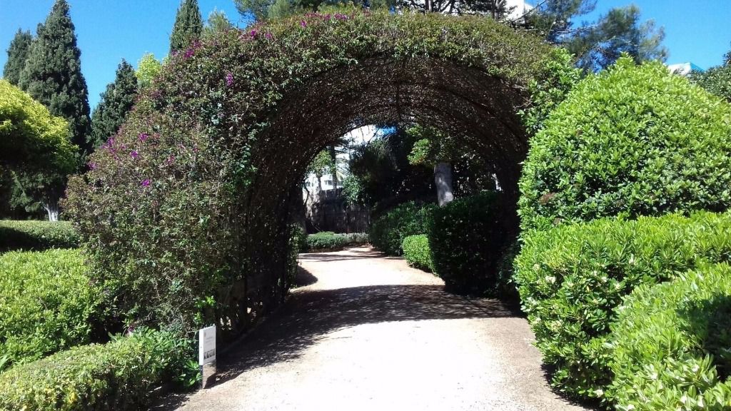 Los jardines ocupan una superficie total de 9.155 metros cuadrados