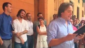 Imagen de archivo del presidente de la asociaci&oacute;n leyendo un manifiesto