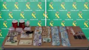 La Guardia Civil incaut&oacute; diferentes drogas y 10.000 euros