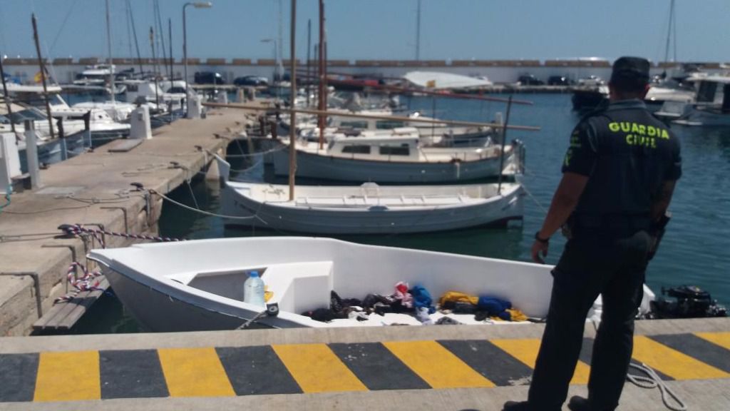 Los 14 inmigrantes han sido trasladados a Sa Ràpita