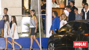 familia real ola de mar