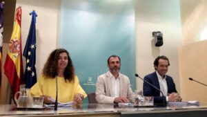 Costa, Barcel&oacute; y March comparecen para informar del decreto