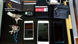 Imagen de los art&iacute;culos robados incautados por la Guardia Civil