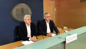 Imagen de Meli&agrave; y Font en una comparecencia en el Parlament