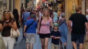 Las calles de Palma se llenan de turistas a diario