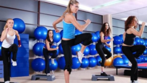 Las mujeres de entre 25 y los 34 a&ntilde;os son las que m&aacute;s ejercicio practican