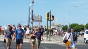 Los autobuses dejan a algunos cruceristas en el Moll Vell de Palma y a otros en Plaza de Espa&ntilde;a