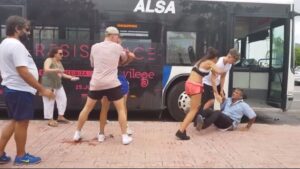 agresion autobus turistas