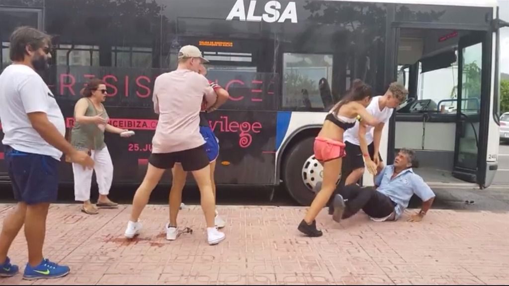 agresion autobus turistas